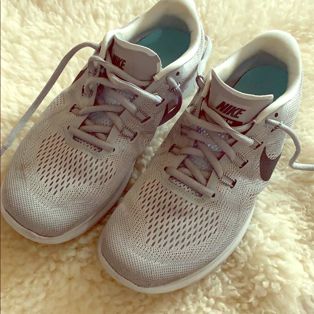 NIKE FREE RUN